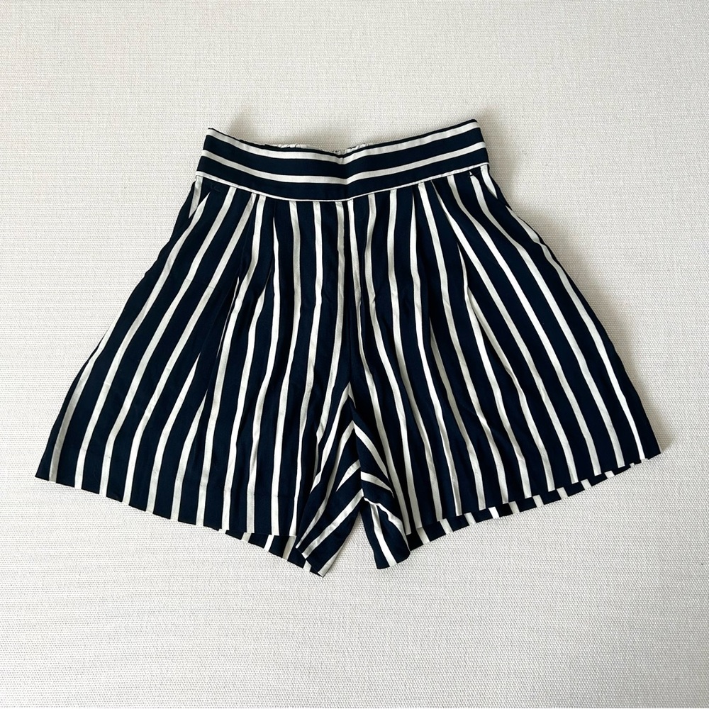 H&M Navy and Off-White Stripe Pull-On Shorts